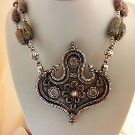 Ethnic Necklace 02