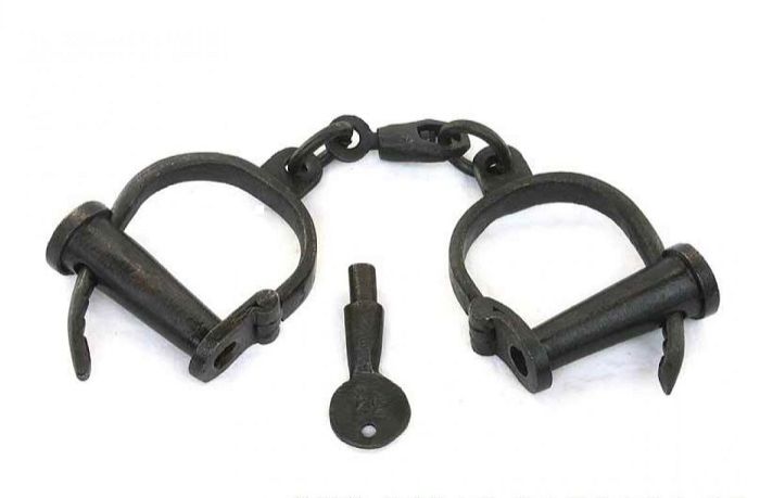CUF-241271 (Handcuff)