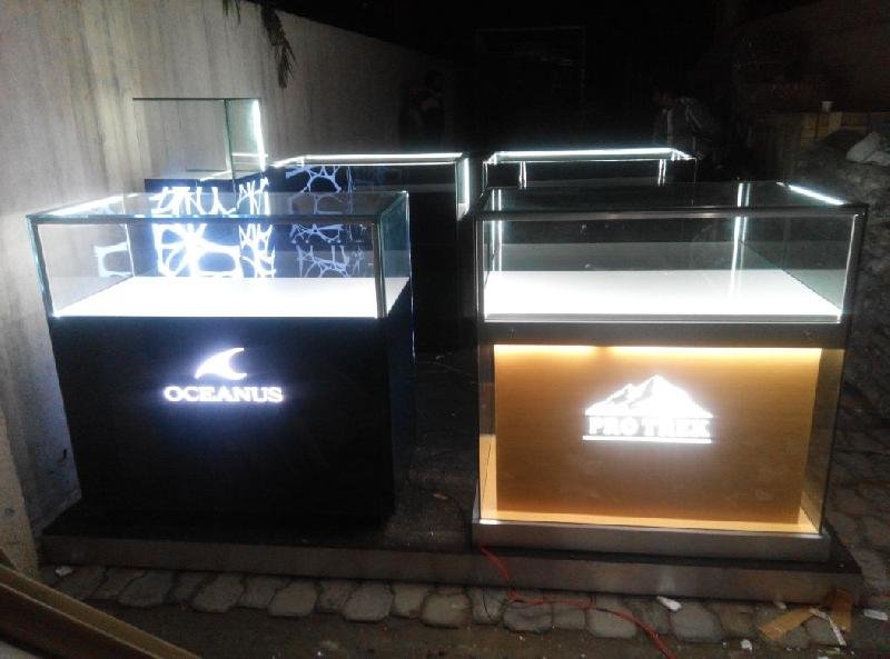 Watch Display Counter 04