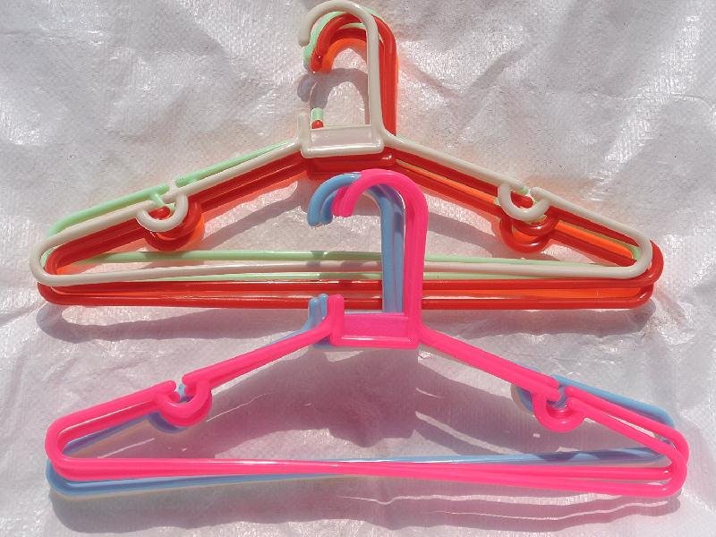 Plastic Hanger Set 02