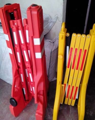 Expanding Barrier 01