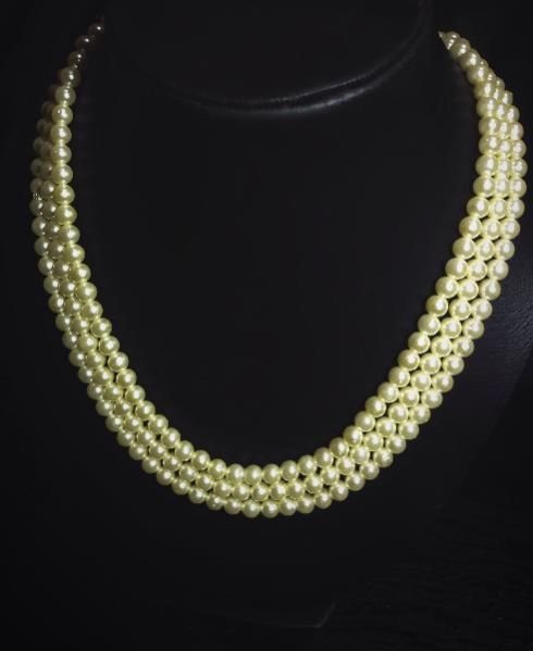 Coloured Pearl Necklace 03
