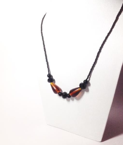 Short Beaded Necklace 01