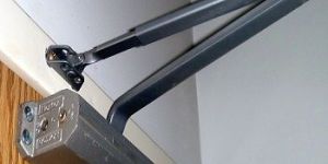 Wooden Door Closing Device