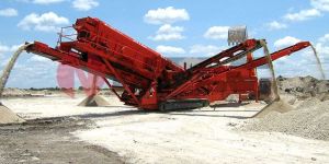 TRACKED MOBILE SCREENING STATION