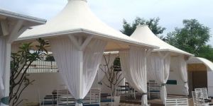 RETRACTABLE TENSILE STRUCTURE