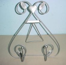 IRON WIRE HEART BOOK HOLDER