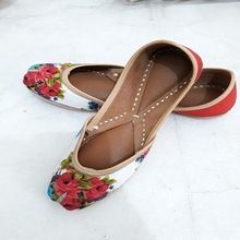 Red Printed Fabric Jutti