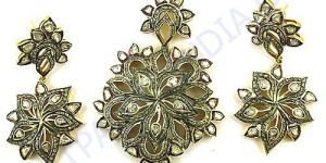 Victorian Pendant with Earrings