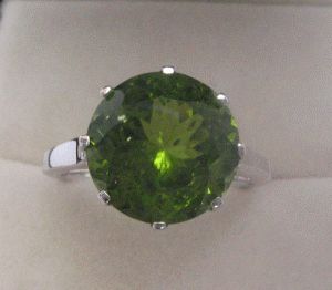 White Gold Ring with Peridot Round Faceted