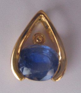 Yellow Gold Blue Sapphire Pendant Oval Faceted