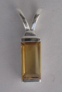 White Gold Pendant with Citrine