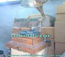 VINTAGE STYLE GRAMOPHONE