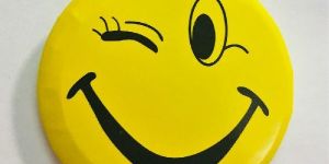 SMILEY FACE EXPRESSIONS SAFETY PINS