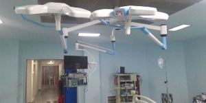 LED Operating Lamp with Monitor Arm