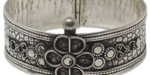 Silver Oxidised Loop Handcuff