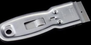 SAFETY SCRAPER WITH BLADE 4 CM
