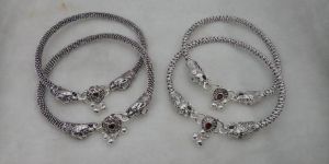 Aman Luxurious Silver Anklets