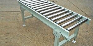 Material Handling Roller Conveyor