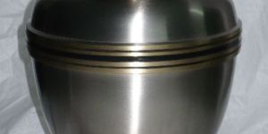 99032 Brass Urn