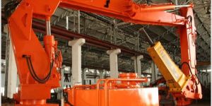 PEDESTAL-MOUNTED ROCK BREAKER