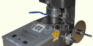 Universal Digital Moisture Meter