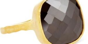 Graceful Ring with Black Gemstone