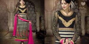 Pakistani Women Salwar Kameez