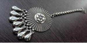 Ladies Fancy Maang Tikka