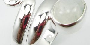 RAINBOW MOONSTONE FLEXIBLE RING