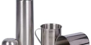 Vacuum Flask with 2 Steel Mugs