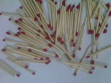 RED TIP HOUSEHOLD MATCHBOX