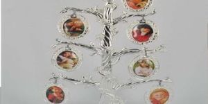 FAMILY TREE W/7 OVAL PHOTO FRAMES