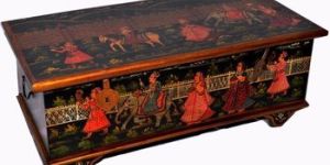 Traditional Style Heritage Painted Wheel Chest Box