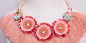 FLOWER STATEMENT NECKLACE