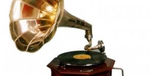 Victor Phonograph Gramophone