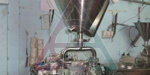 Twin Head Vacuum Liquid Filling Machine