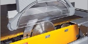 Easy and fast changing of saw-scoring blades