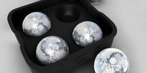 WHISKEY MOULD ICE TRAY