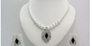 Pearl Necklace Set