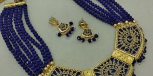 Thewa Necklace Set