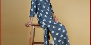 Women Printed Kurta with Pants.