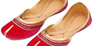 Velvet Punjabi Jutti