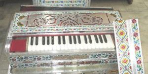 Portable (Safri) Artwork Harmonium