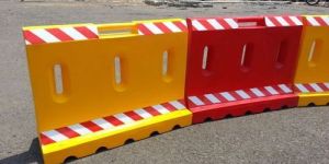 Plastic & Metal Road Barricade for Traffic Management