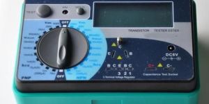 Digital Transistor Tester