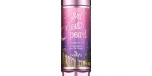 BENEFIT GIRL MEETS PEARL