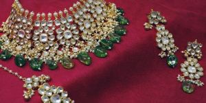 Pachi Kundan Choker Necklace Set