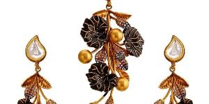 Ladies Gold Pendant Set