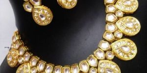 Kundan Neckpiece Set
